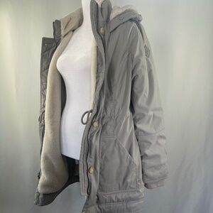 Hollister Women’s Winter Parka Jacket Medium Gray
